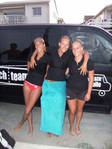 La Beach Mobile a fait étape à Gruissan en 2008, les gagnantes du tournoi avec leur polo BeachTeam